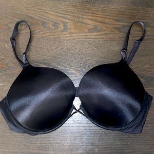 Victoria Secret Bombshell 38C Bra